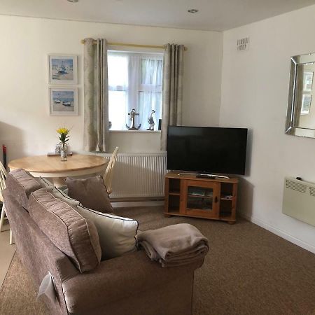 Hidden Treasure Apartment New Quay Екстериор снимка