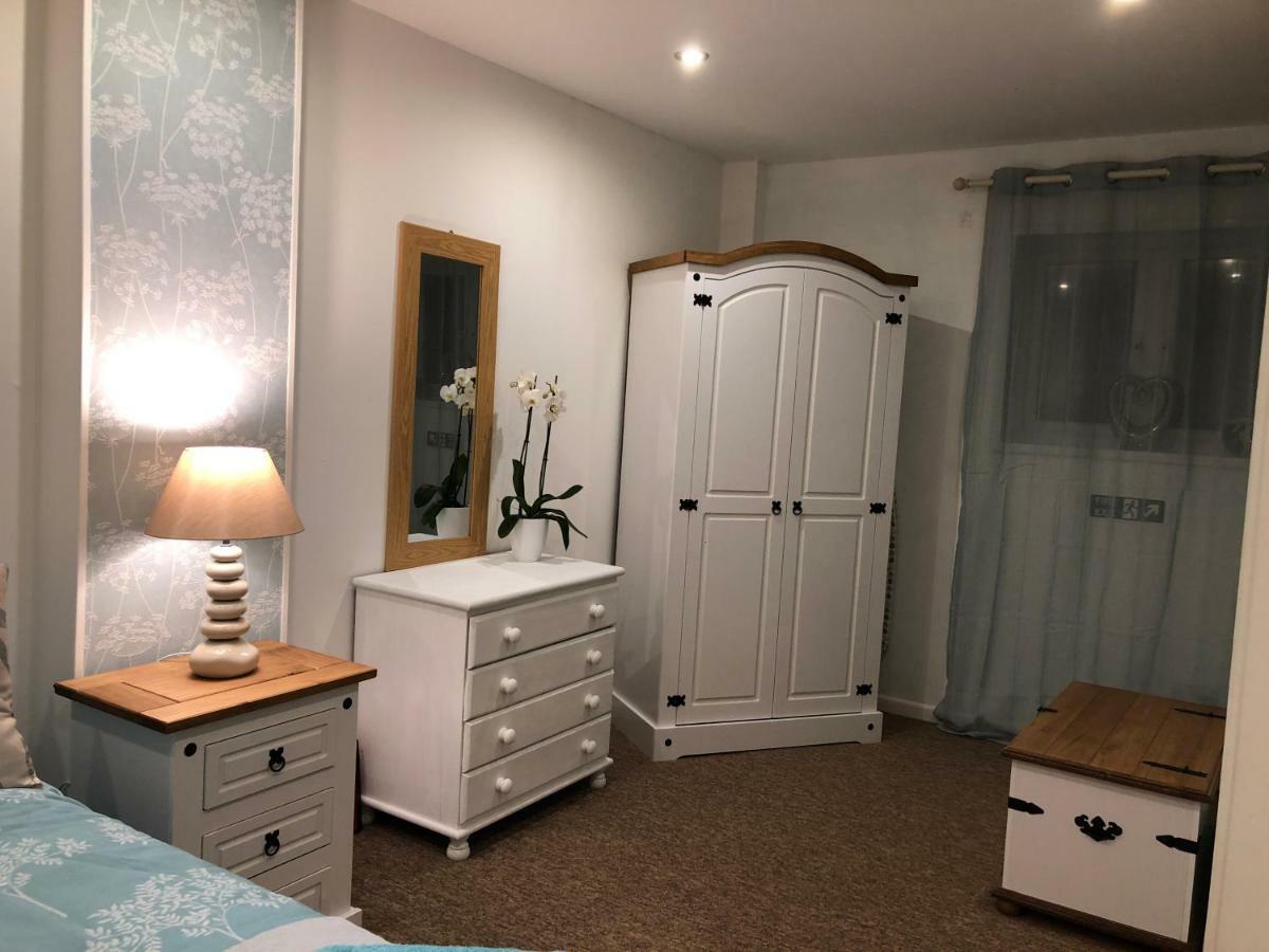 Hidden Treasure Apartment New Quay Екстериор снимка