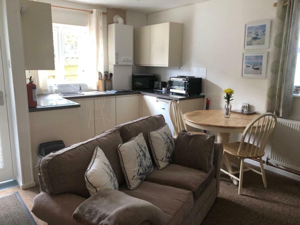 Hidden Treasure Apartment New Quay Екстериор снимка