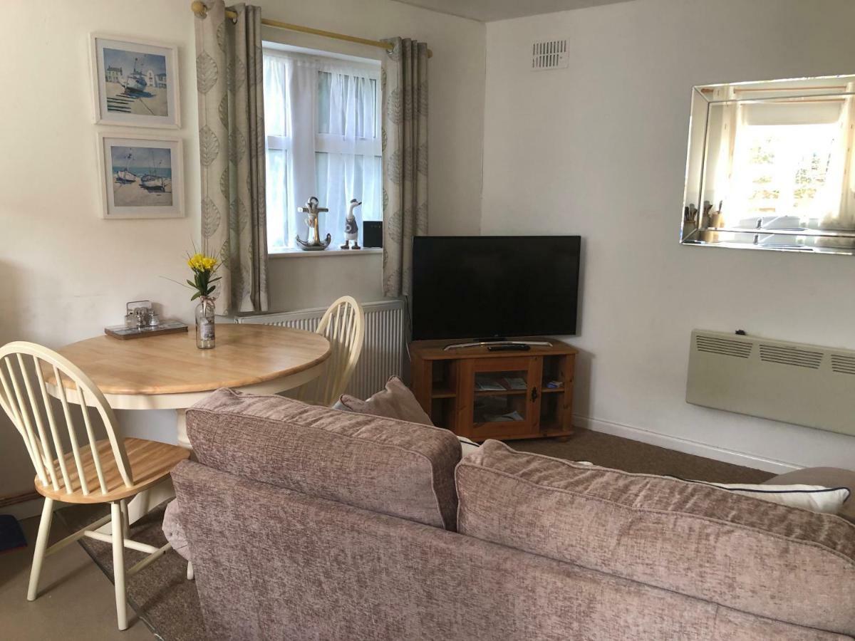 Hidden Treasure Apartment New Quay Екстериор снимка